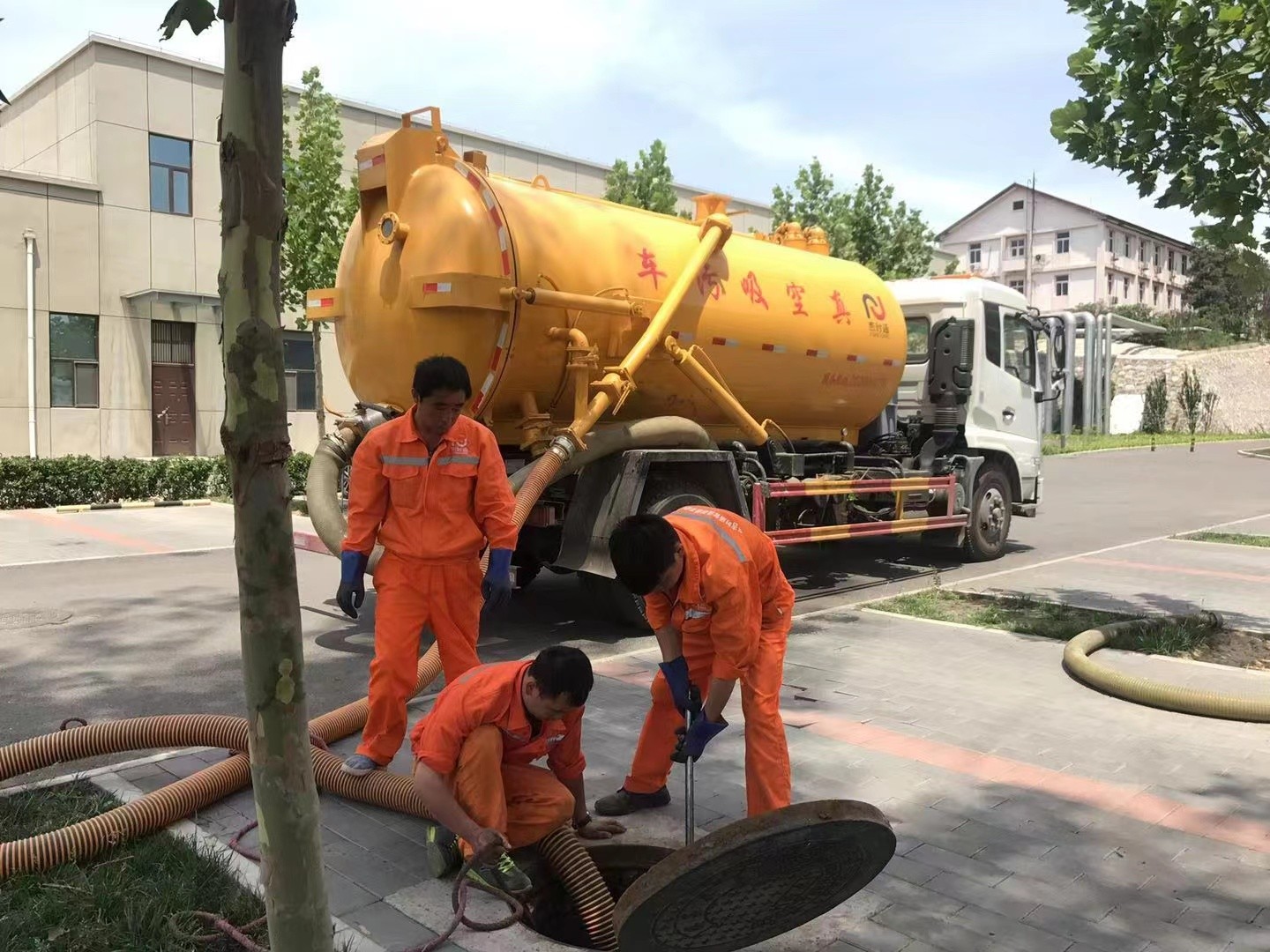 襄城化粪池清理与5-8吨吸粪车施工效率分析